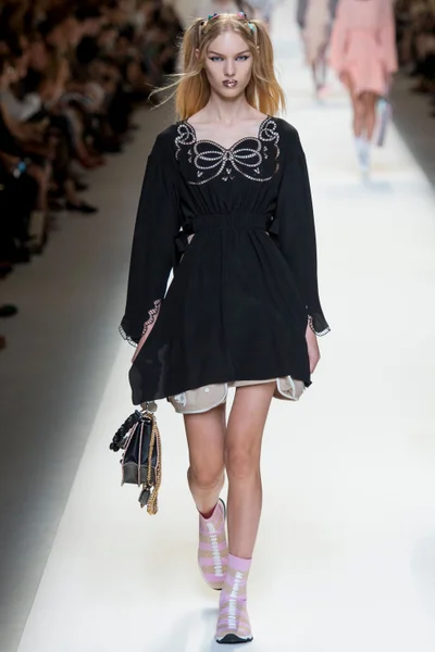Look 25